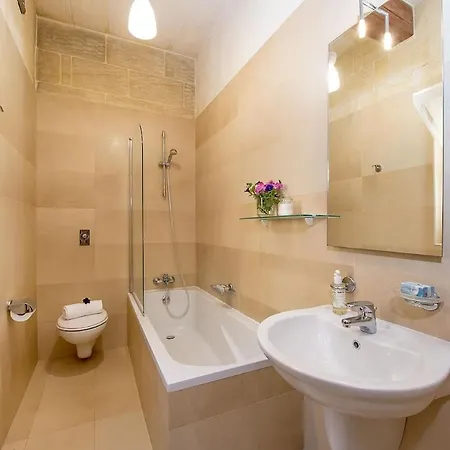 Hamlet 1 בית כפרי